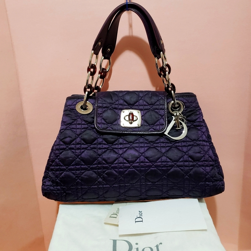 6️⃣5️⃣0️⃣Auth Lock Medium tote nylon cannage